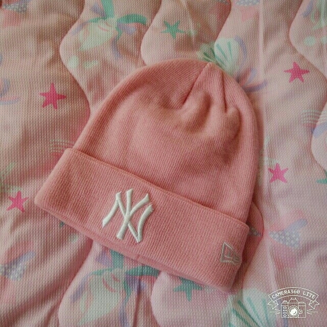 NEW ERA(ニューエラー)のNEW ERA♡baby pink♡ニット帽 レディースの帽子(ニット帽/ビーニー)の商品写真