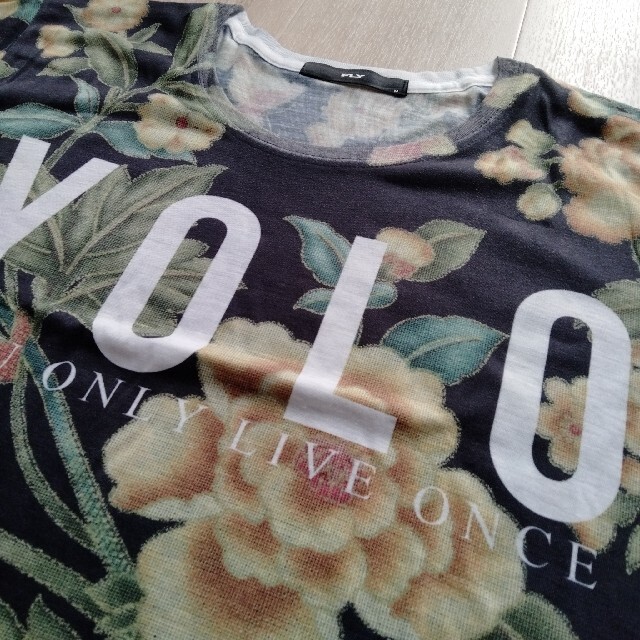 新品 メンズ 花柄 M 黒 半袖 Tシャツ メンズのトップス(Tシャツ/カットソー(半袖/袖なし))の商品写真