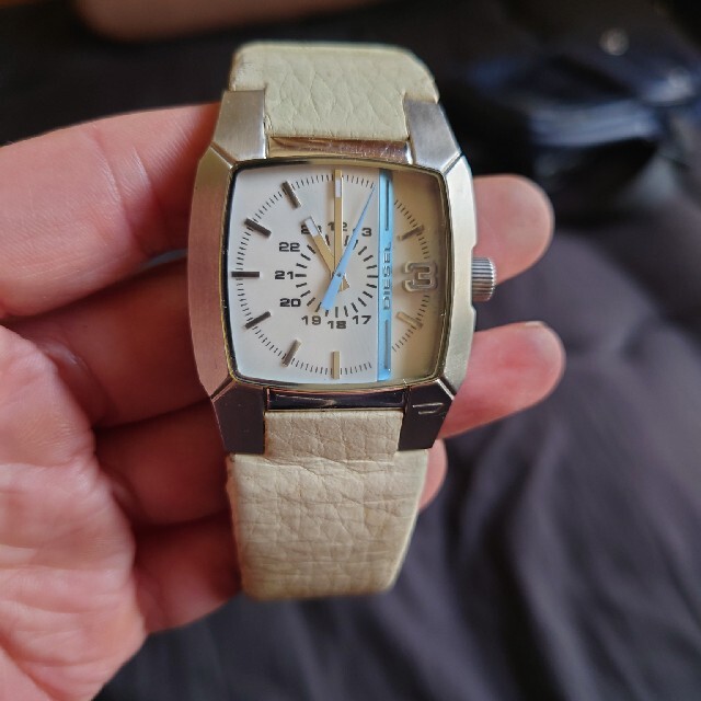DIESEL(ディーゼル)のDIESEL アナログ時計 白 メンズの時計(腕時計(アナログ))の商品写真