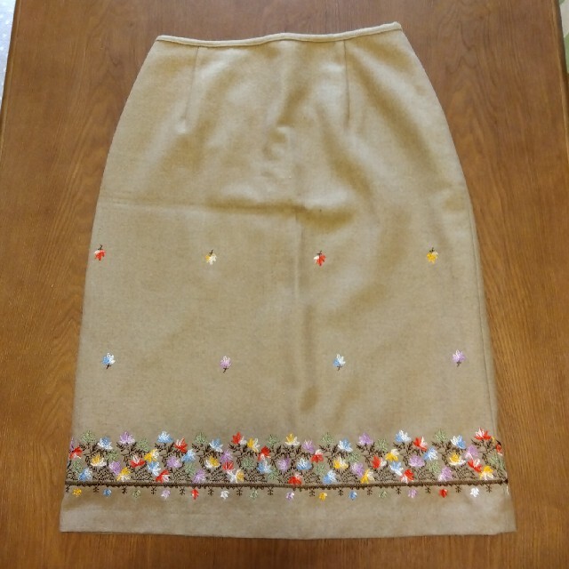 indio(インディオ)の未使用品　　indio　ウール混　スカート　レディース　Mサイズ レディースのスカート(ひざ丈スカート)の商品写真