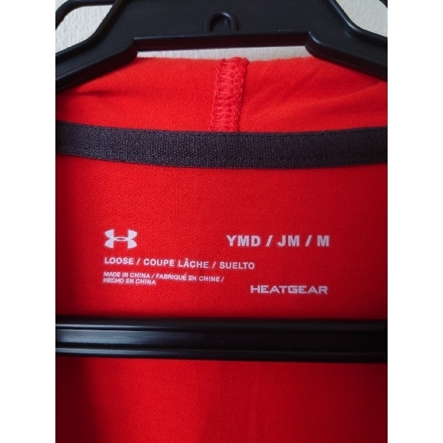 UNDER ARMOUR(アンダーアーマー)の《専用》アンダーアーマーキッズ　長袖薄手パーカー【140】 キッズ/ベビー/マタニティのキッズ服男の子用(90cm~)(Tシャツ/カットソー)の商品写真