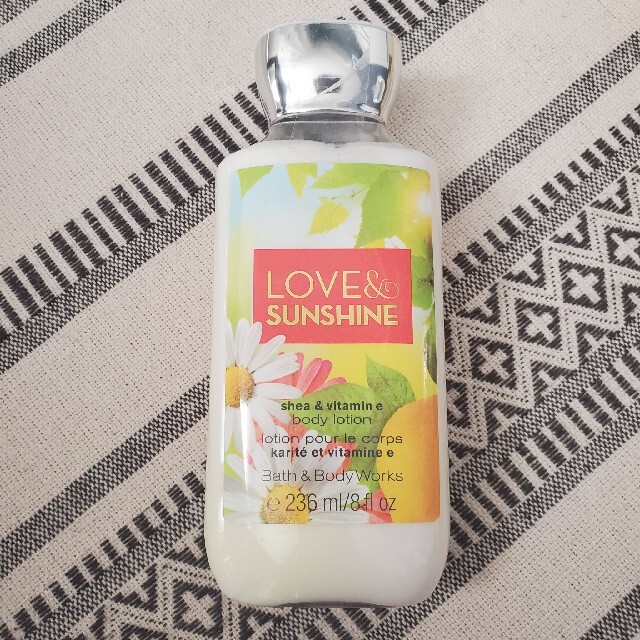 Bath & Body Works(バスアンドボディーワークス)のLOVE&SUNSHINE コスメ/美容のボディケア(ボディローション/ミルク)の商品写真