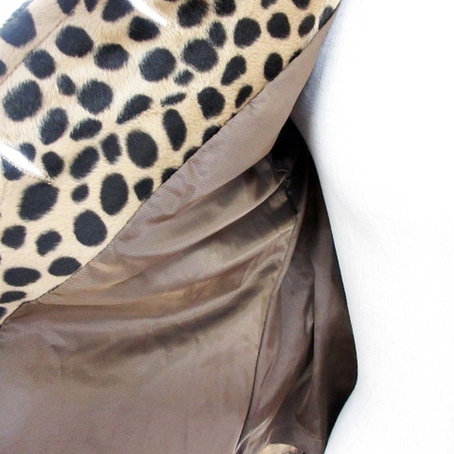 GOUT COMMUN(グーコミューン)のグーコミューン コート ステンカラー 長袖 ショート フード アニマル 総柄 茶 レディースのジャケット/アウター(その他)の商品写真