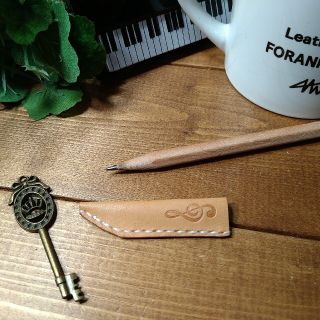 トチギレザー(栃木レザー)の本革手縫い1個 音譜刻印入りleather鉛筆キャップ 高級国内最高峰栃木ヌメ革(雑貨)