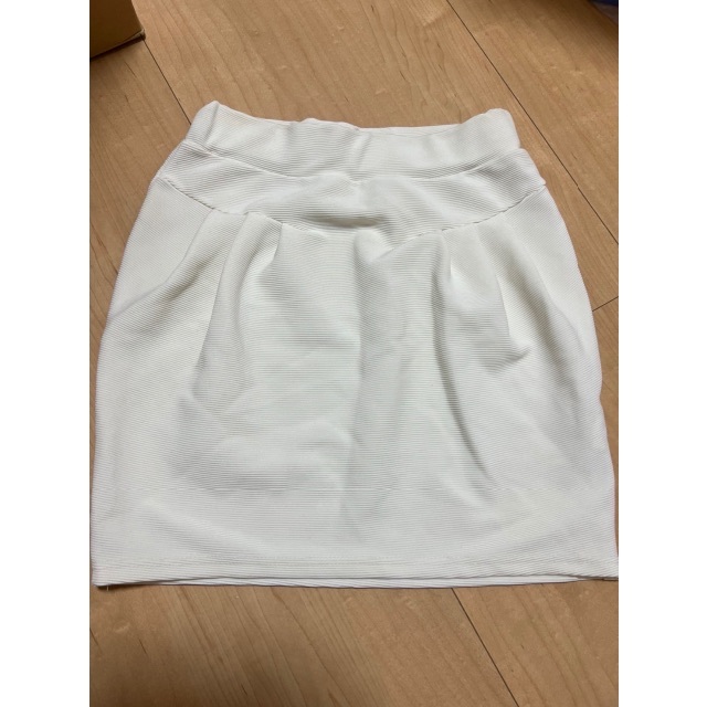 DaTuRa(ダチュラ)のDaTuRa タイトスカート ホワイト レディースのスカート(ミニスカート)の商品写真