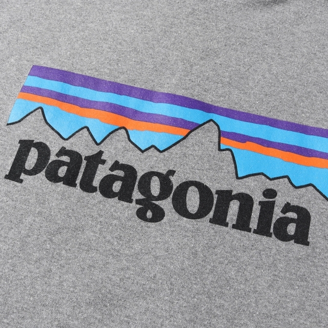 patagonia(パタゴニア)のPatagonia パタゴニア パーカー ブランドロゴ プルオーバー スウェットパーカー P-6 Logo Uprisal Hoody 19SS グラベルヘザー(GLH) M トップス 長袖 【メンズ】【中古】 メンズのトップス(パーカー)の商品写真