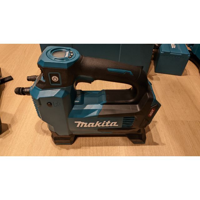 28kgマキタ/makita　40Vmax 充電式空気入れ