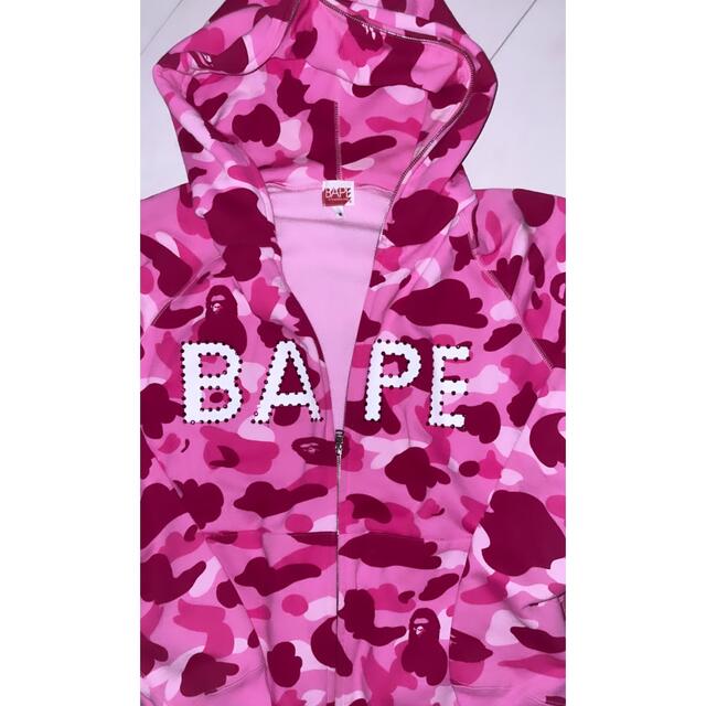 A BATHING APE(アベイシングエイプ)のA BATHING APE  BAPE パーカー　スワロフスキー メンズのトップス(パーカー)の商品写真