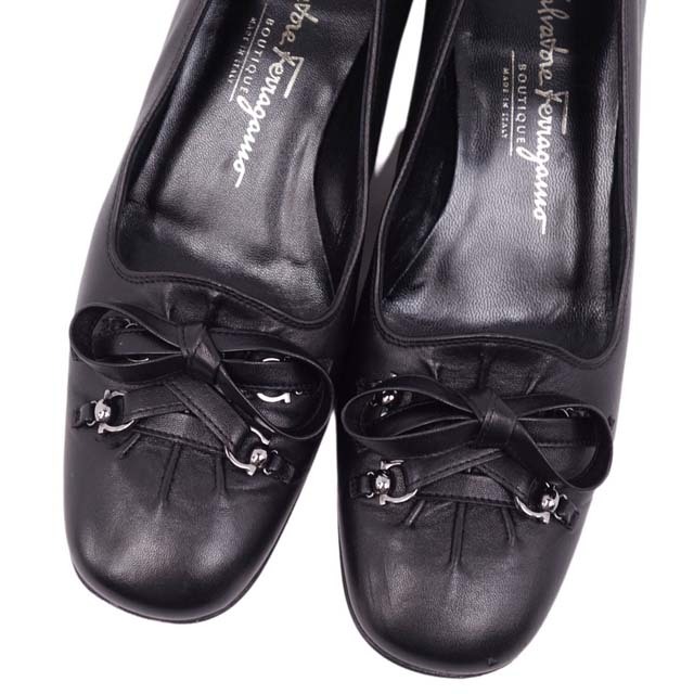 Salvatore Ferragamo(サルヴァトーレフェラガモ)のサルヴァトーレ フェラガモ パンプス リボン レザー 6.5C ブラック レディースの靴/シューズ(ハイヒール/パンプス)の商品写真