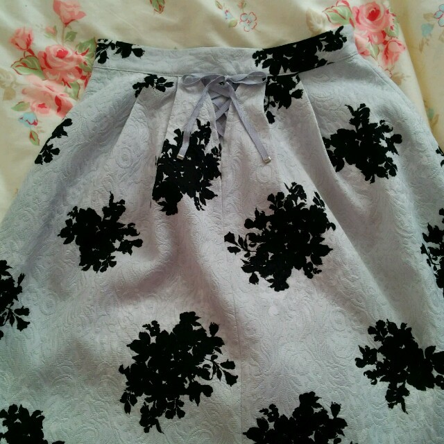 MISCH MASCH(ミッシュマッシュ)の美品☆花柄ジャガードスカート レディースのスカート(ひざ丈スカート)の商品写真