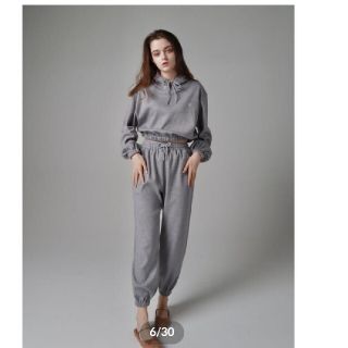 エピヌ(épine)の《大幅値下げ中》エピヌ é knit hoodie pants セットアップ(セット/コーデ)