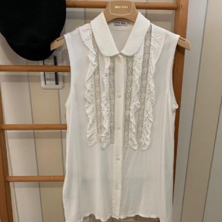 ミュウミュウ ブラウスの通販 600点以上 | miumiuを買うならラクマ