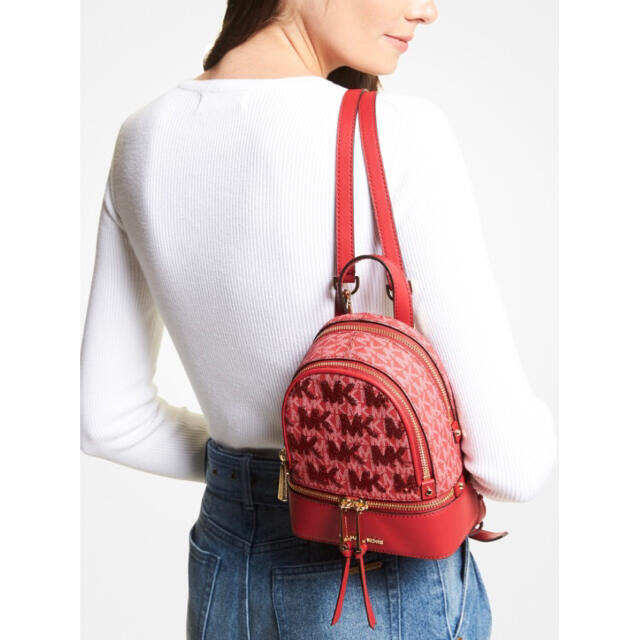 Michael Kors(マイケルコース)の【新品】マイケルコース RHEA ZIP バックパック レッド XS レディースのバッグ(リュック/バックパック)の商品写真