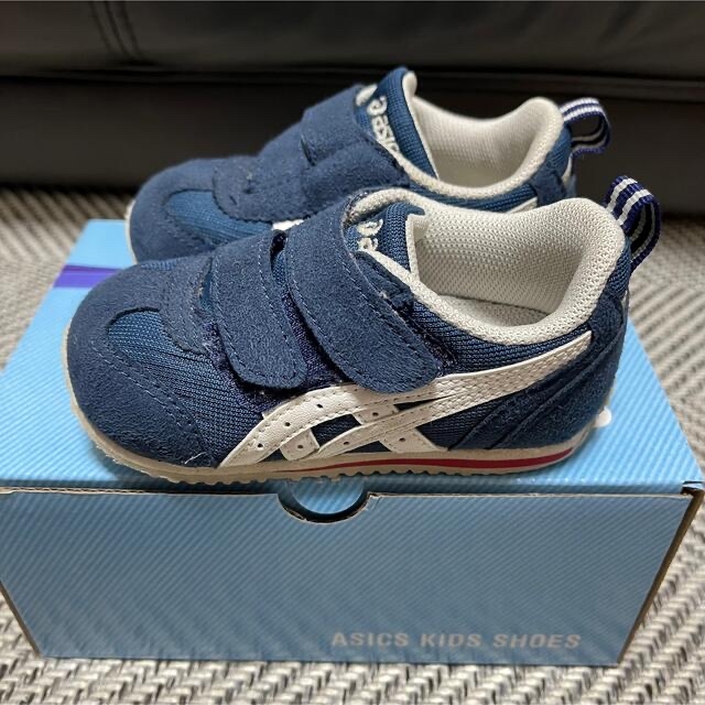 asics(アシックス)のアシックス　asics アイダホ　BABY JP ネイビー　13.5センチ キッズ/ベビー/マタニティのベビー靴/シューズ(~14cm)(スニーカー)の商品写真