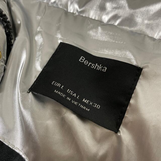 ZARA(ザラ)のBershka シルバーダウン　Lサイズ レディースのジャケット/アウター(ダウンジャケット)の商品写真