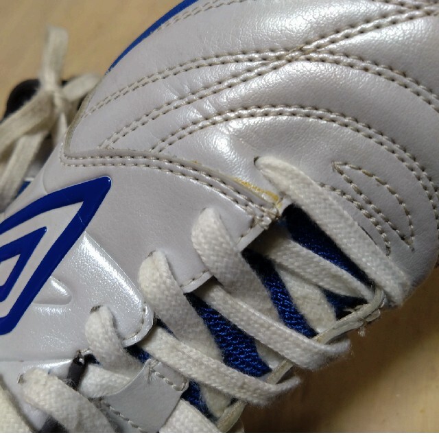 UMBRO(アンブロ)のUMBRO　サッカーシューズ　フットサルシューズ　24cm スポーツ/アウトドアのサッカー/フットサル(シューズ)の商品写真