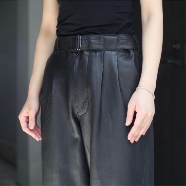 stein - yoke Belted Leather 2タックTrousers レザーパンツ の stein - yoke Belted Leather 2タックTrousers レザーパンツ の