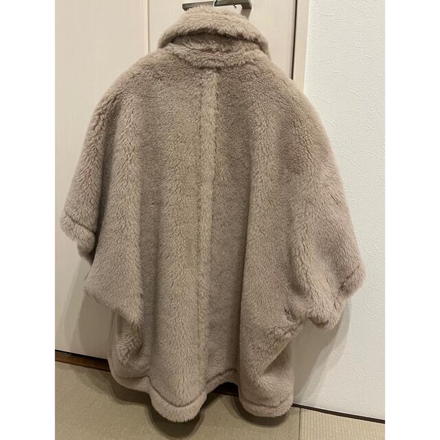 Max Mara(マックスマーラ)のまや様専用 Max Maraマックスマーラ　テディベア　ケープ レディースのジャケット/アウター(ポンチョ)の商品写真