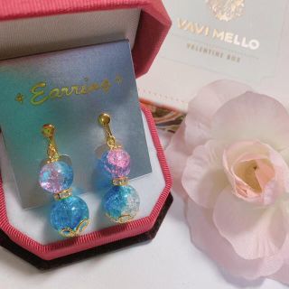 【初回限定お試し価格】アクセサリー新品未使用 ブルーピンク×ゴールドカラー イヤリング