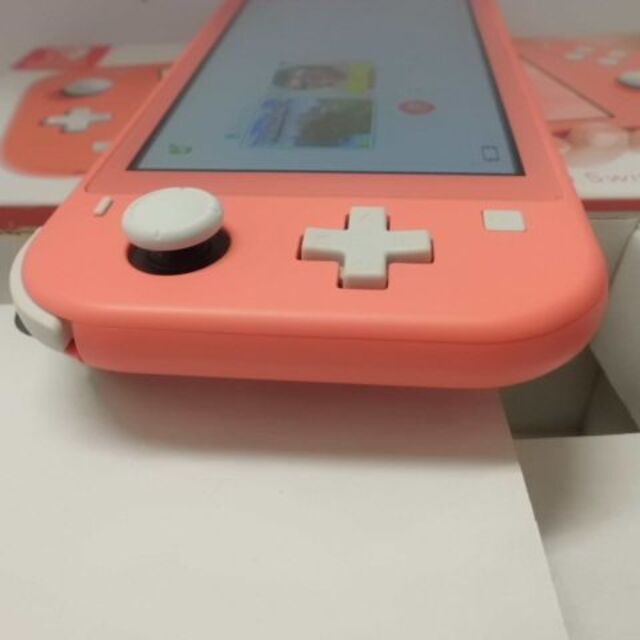 Nintendo Switch(ニンテンドースイッチ)のNintendo Switch Lite Coral 任天堂スイッチライト エンタメ/ホビーのゲームソフト/ゲーム機本体(携帯用ゲーム機本体)の商品写真