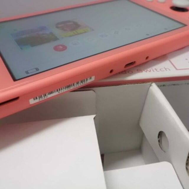 Nintendo Switch(ニンテンドースイッチ)のNintendo Switch Lite Coral 任天堂スイッチライト エンタメ/ホビーのゲームソフト/ゲーム機本体(携帯用ゲーム機本体)の商品写真