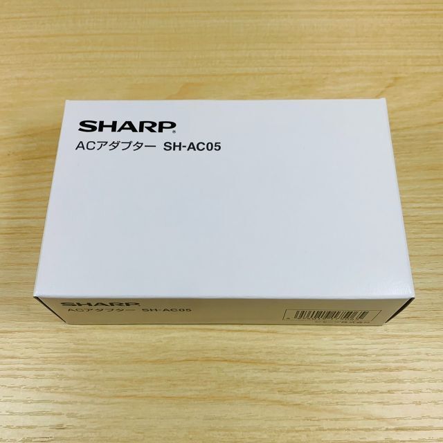 SHARP(シャープ)の新品 箱 説明書 付き 高速充電器 タイプC ACアダプター SH-AC05 スマホ/家電/カメラのスマートフォン/携帯電話(バッテリー/充電器)の商品写真