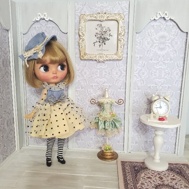 専用品】ベッドルーム*ドールハウス+大人ダマスク柄壁+*ブライス 専用品】ベッドルーム*ドールハウス+大人ダマスク柄壁+*ブライス