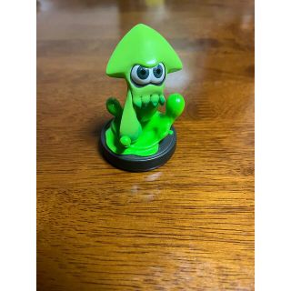 ニンテンドウ(任天堂)の【最安値】amiibo（アミーボ）スプラトゥーン　イカ（グリーン）(ゲームキャラクター)