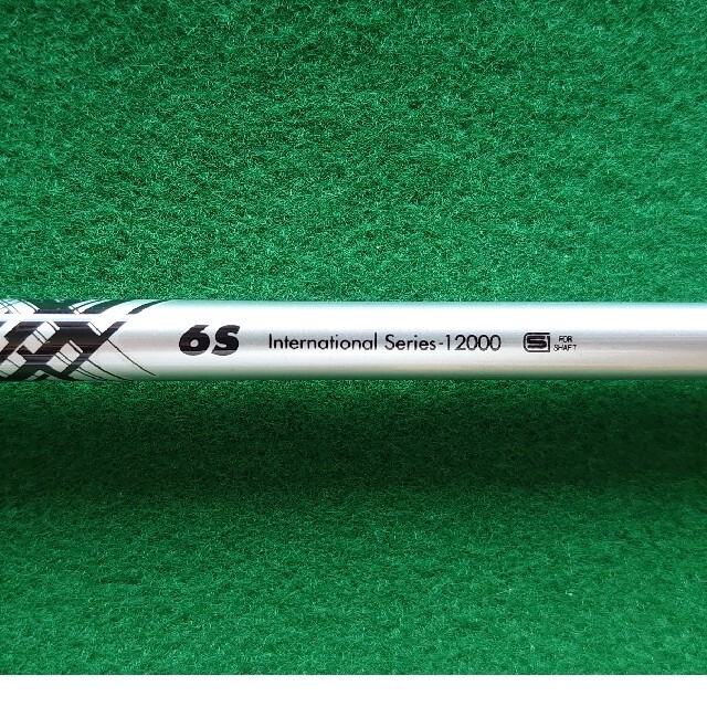 USTMamiya(マミヤ)のATTAS DAAAS 6S USTマミヤ テーラーメイド用スリーブ付 スポーツ/アウトドアのゴルフ(クラブ)の商品写真