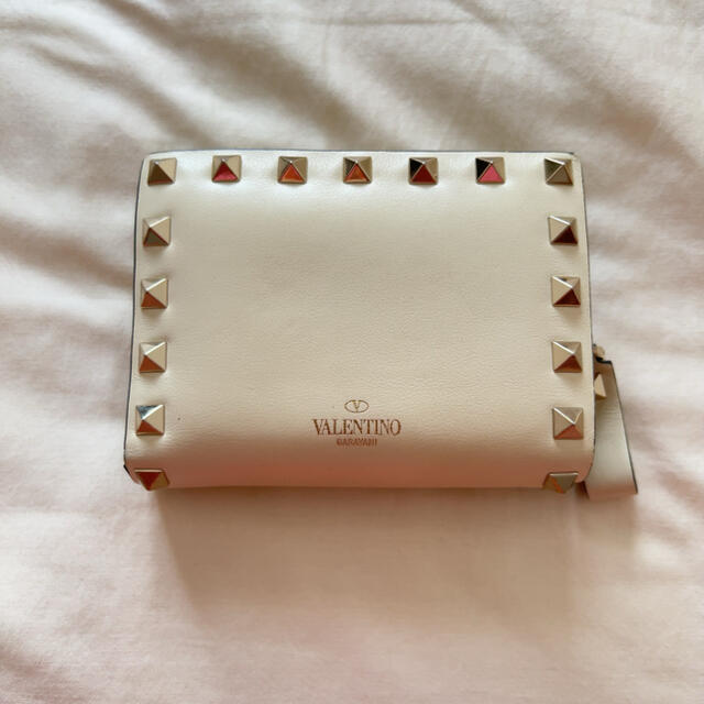 VALENTINO(ヴァレンティノ)のヴァレンティノ 折りたたみ財布 レディースのファッション小物(財布)の商品写真