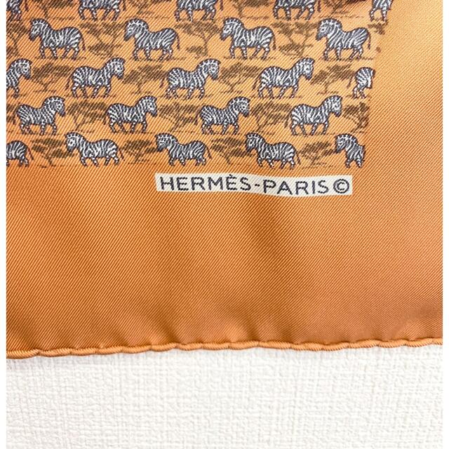 Hermes(エルメス)の美品 エルメス　ハンカチ　プチカレ　ゼブラ柄　シマウマ　シルク100％ レディースのファッション小物(ハンカチ)の商品写真