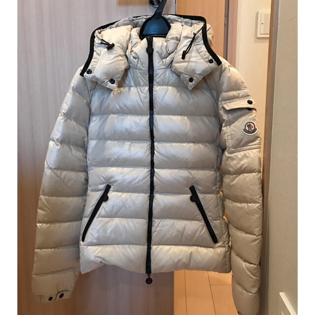 美品 レア　モンクレール　moncler　ダウン　白系　10aですが12a相当