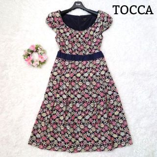 トッカ(TOCCA)の美品♡トッカ 花柄 総刺繍 ひざ丈ワンピース  サイズ2 ウエストリボン 総柄(ひざ丈ワンピース)