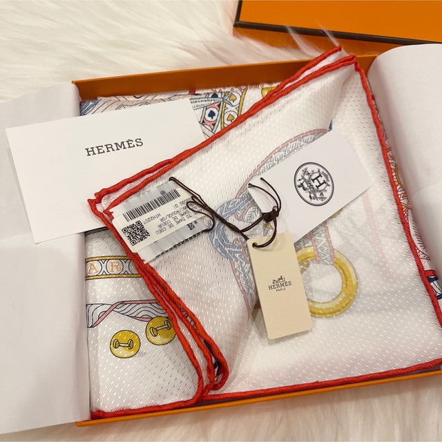 Hermes(エルメス)の【新品未使用】カレ70 ピケ 《ハートのクイーン》エルメス レディースのファッション小物(バンダナ/スカーフ)の商品写真