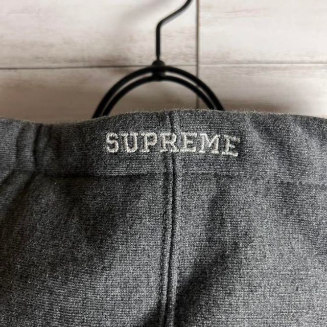 【即完売モデル】Supreme 超希少デザイン センター刺繍ロゴ パーカー