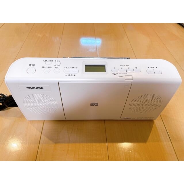 東芝(トウシバ)のCDラジオ　TOSHIBA スマホ/家電/カメラのオーディオ機器(ポータブルプレーヤー)の商品写真