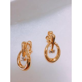 ニナリッチ(NINA RICCI)の新品　ニナリッチ  ゴールド　イヤリング　ピアス　秋コーデ　セレブ　ロゴ入り(イヤリング)