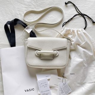 トゥモローランド(TOMORROWLAND)の美品 Vasic ever pocket vanilla(ショルダーバッグ)