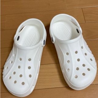 クロックス(crocs)のクロックス　バヤ　白　22cm   M4W6 美品(サンダル)