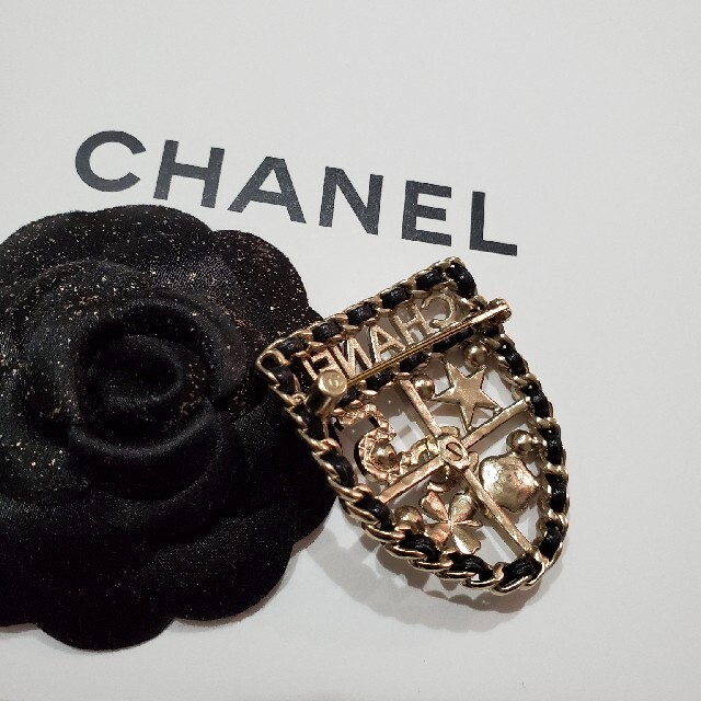 CHANEL(シャネル)のシャネル♡ブローチ♡希少♡ レディースのアクセサリー(ブローチ/コサージュ)の商品写真