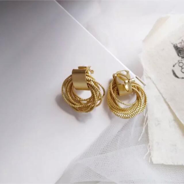 Ameri VINTAGE(アメリヴィンテージ)のゴールドピアス　イヤリング　anuans louren obli eneu レディースのアクセサリー(ピアス)の商品写真