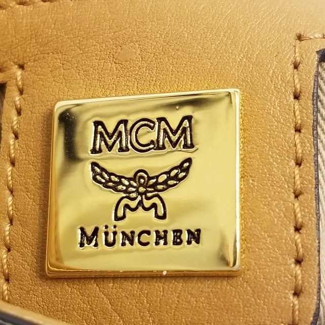 MCM(エムシーエム)のエムシーエム ショルダーバッグ ミニ 合皮 レディースのバッグ(ショルダーバッグ)の商品写真