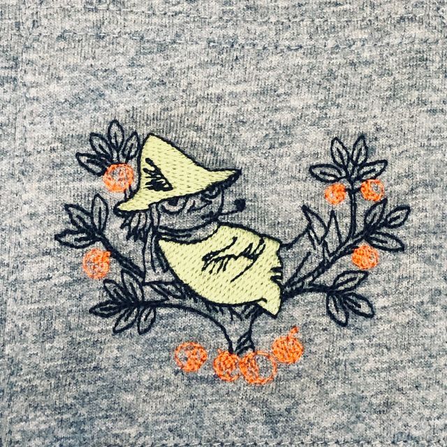 MOOMIN(ムーミン)のムーミン　ポケット刺繍Tシャツ（おまけ付き） レディースのトップス(Tシャツ(半袖/袖なし))の商品写真