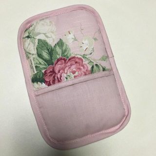 ローラアシュレイ(LAURA ASHLEY)のローラアシュレイ♡新品♡ フラワー柄ミトン 鍋つかみ ピンク(収納/キッチン雑貨)