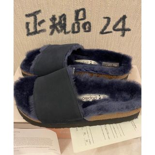 ビルケンシュトック(BIRKENSTOCK)のビルケンシュトック パピリオ　CORA スウェードサンダル　ファー　ネイビー(サンダル)