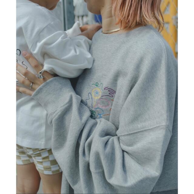 Kastane(カスタネ)のKastane 【UNISEX】SIXSENCE FLOWER SWEAT レディースのトップス(カットソー(長袖/七分))の商品写真