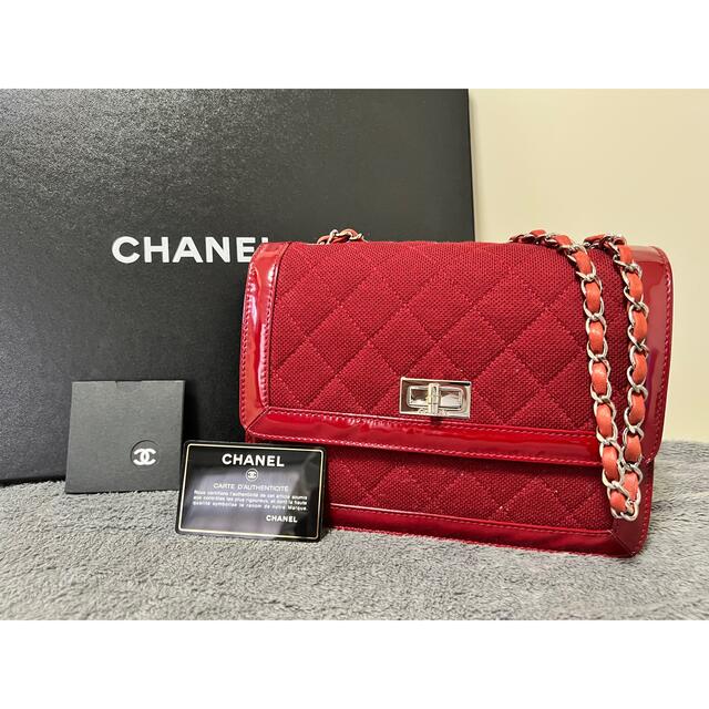 CHANEL(シャネル)の美品　CHANEL シャネル　赤　マトラッセ　チェーンショルダー　バッグ レディースのバッグ(ショルダーバッグ)の商品写真