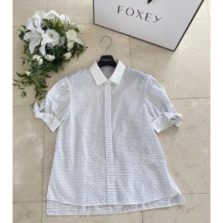 フォクシー(FOXEY)の【極美品】FOXEY♢﻿ Step Jade ♢﻿ブラウス♢﻿(シャツ/ブラウス(半袖/袖なし))