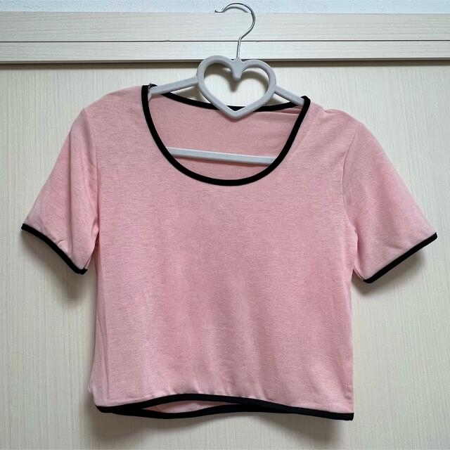 コントラストトリム スリムシャツ🎀ベビーピンク レディースのトップス(Tシャツ(半袖/袖なし))の商品写真