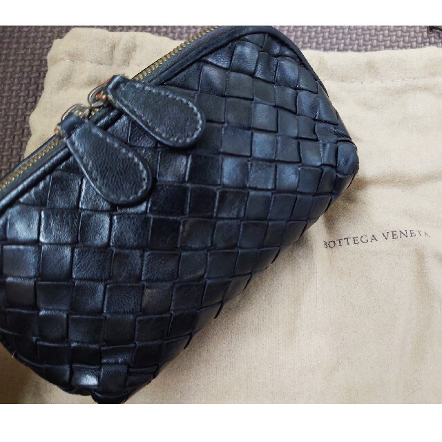 Bottega Veneta(ボッテガヴェネタ)の人気！ボッテガヴェネタ　イントレチャート　ポーチ　ブラック レディースのファッション小物(ポーチ)の商品写真